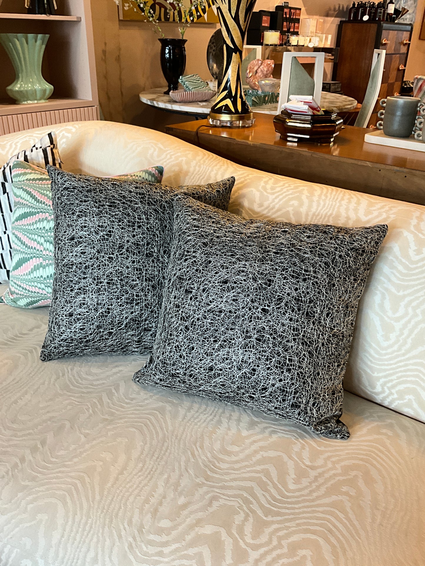 STS pillow silver + black