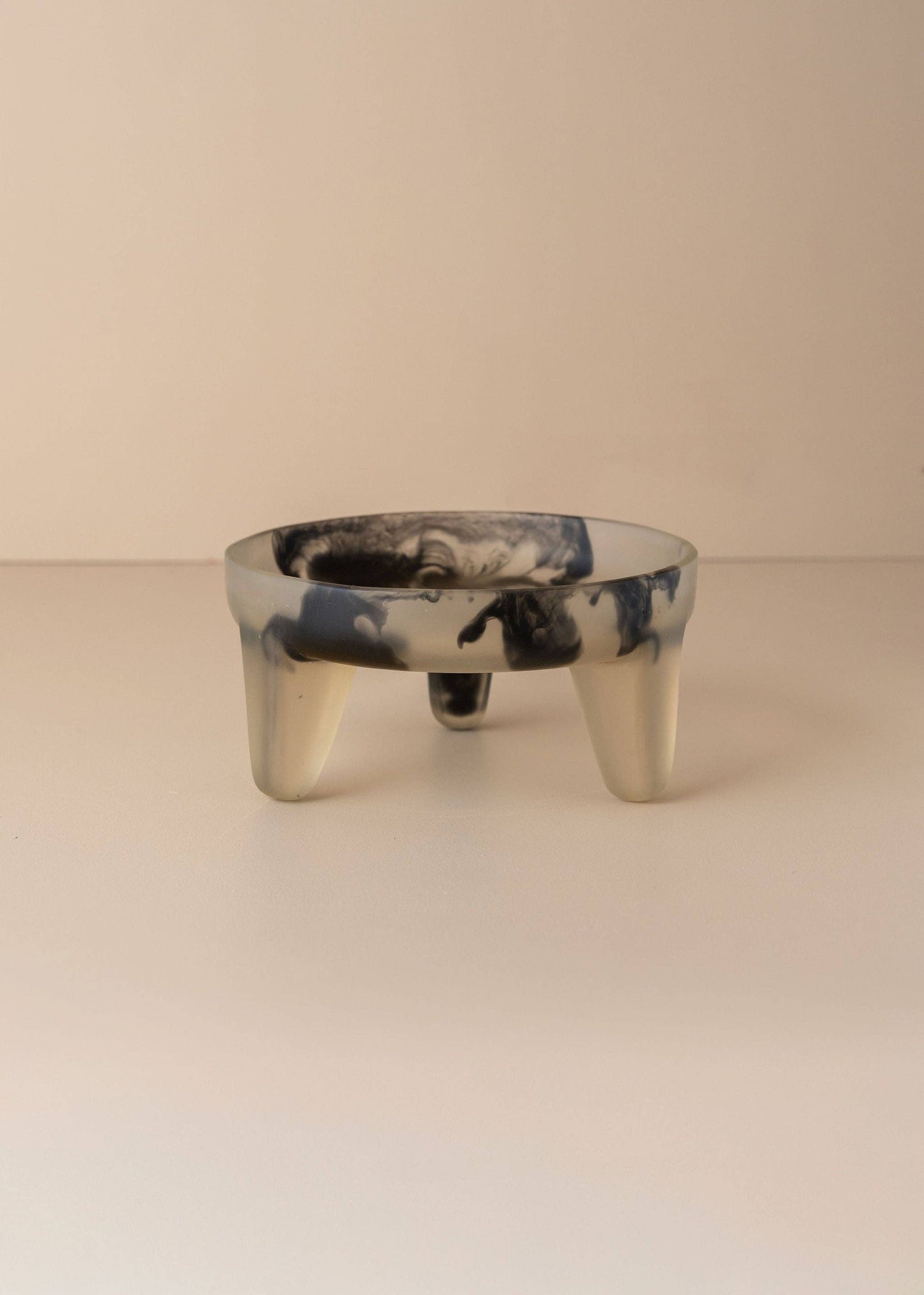 Flow Resin Structured Fruit Bowl | Smoke