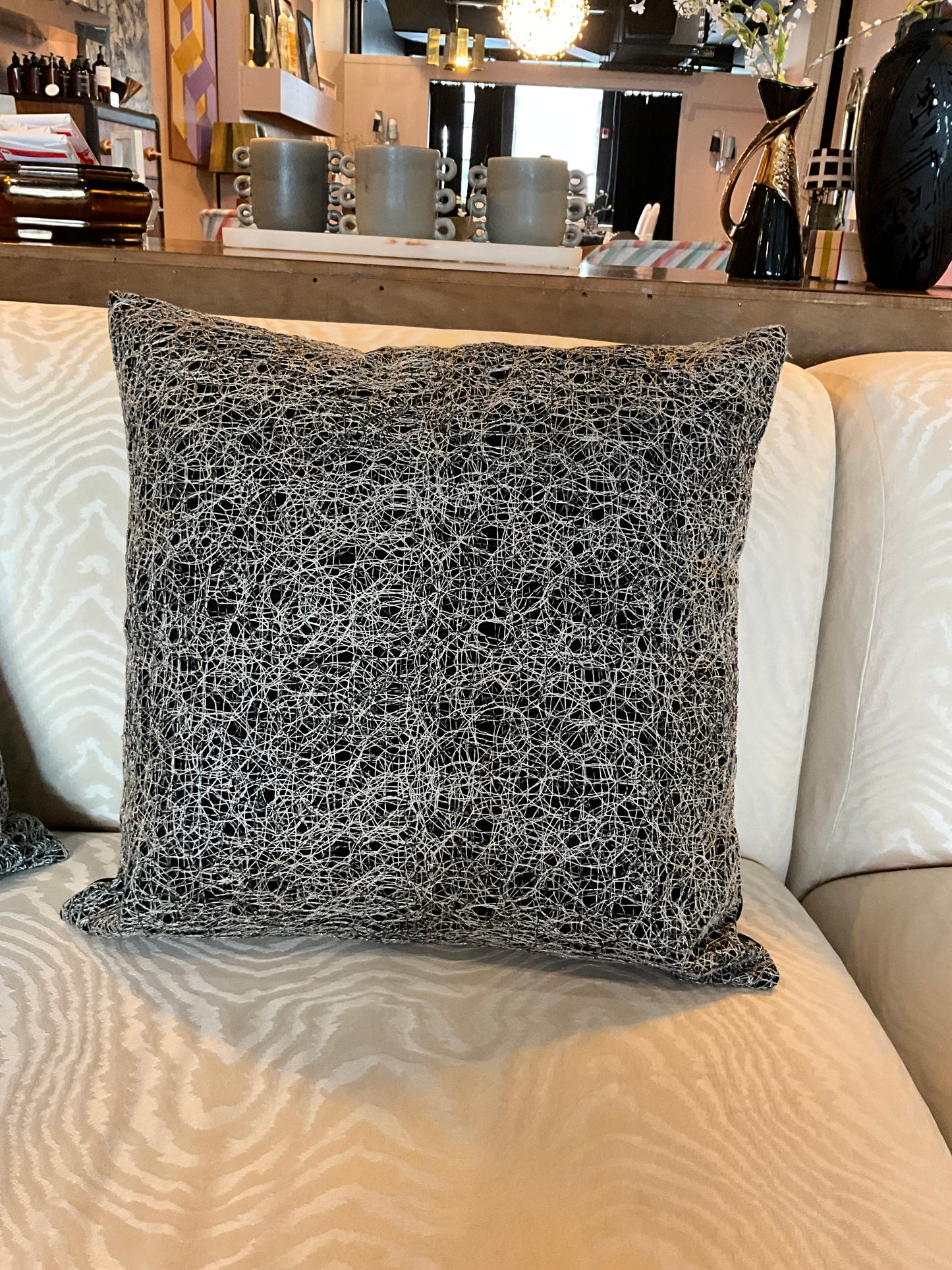STS pillow silver + black