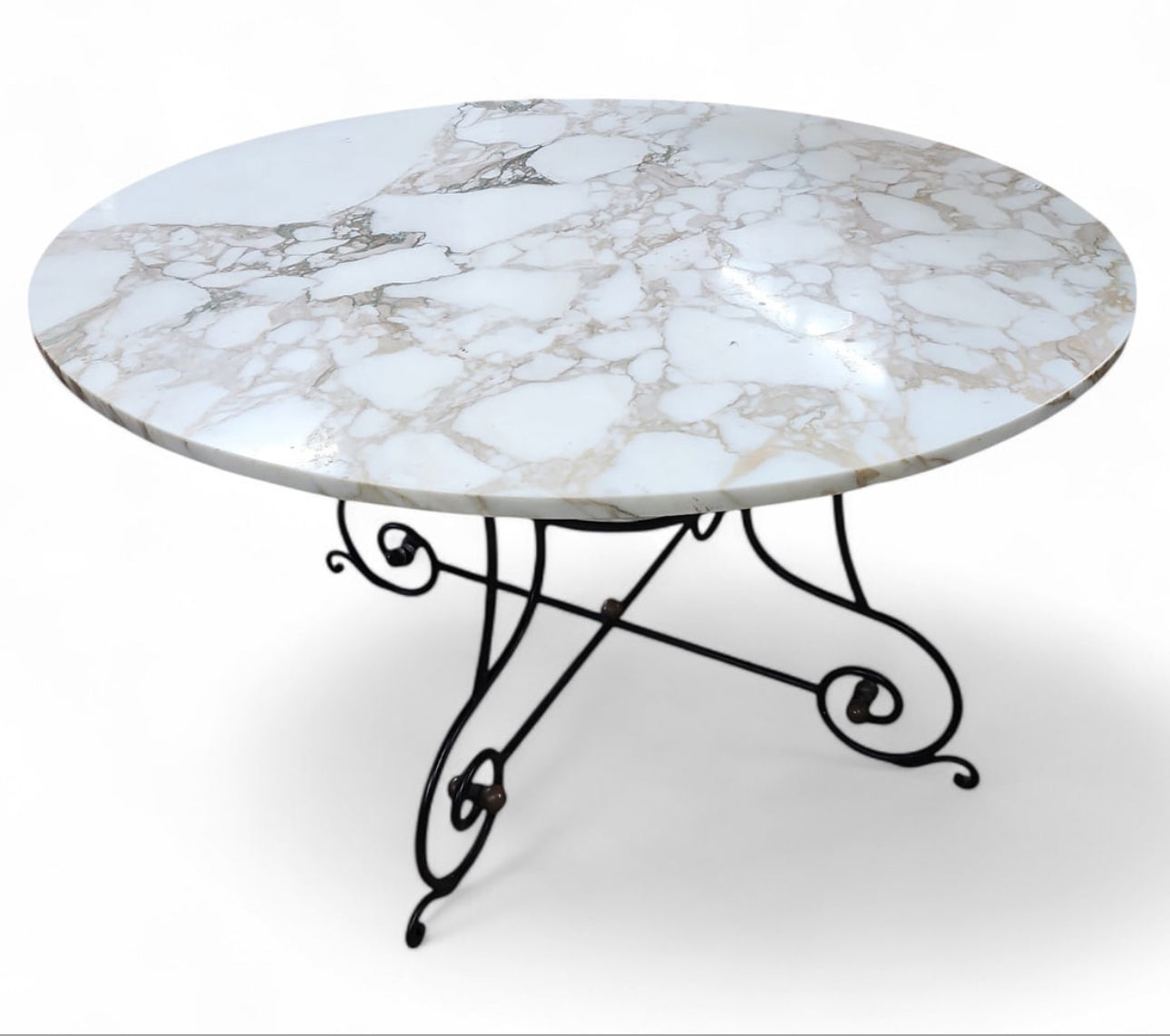 Furniture / Dining Table