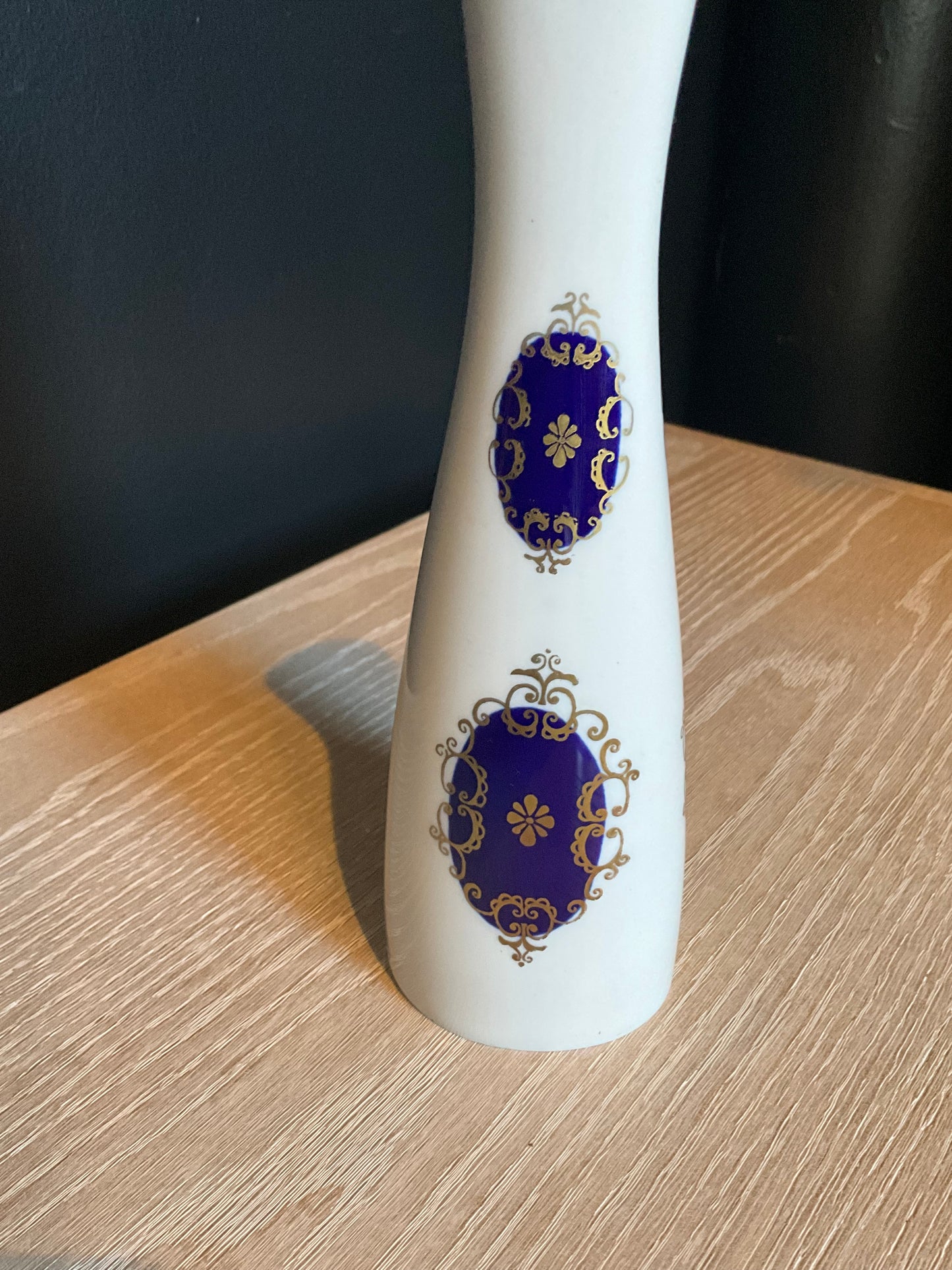 White and blue Echt Kobalt small porcelain vase