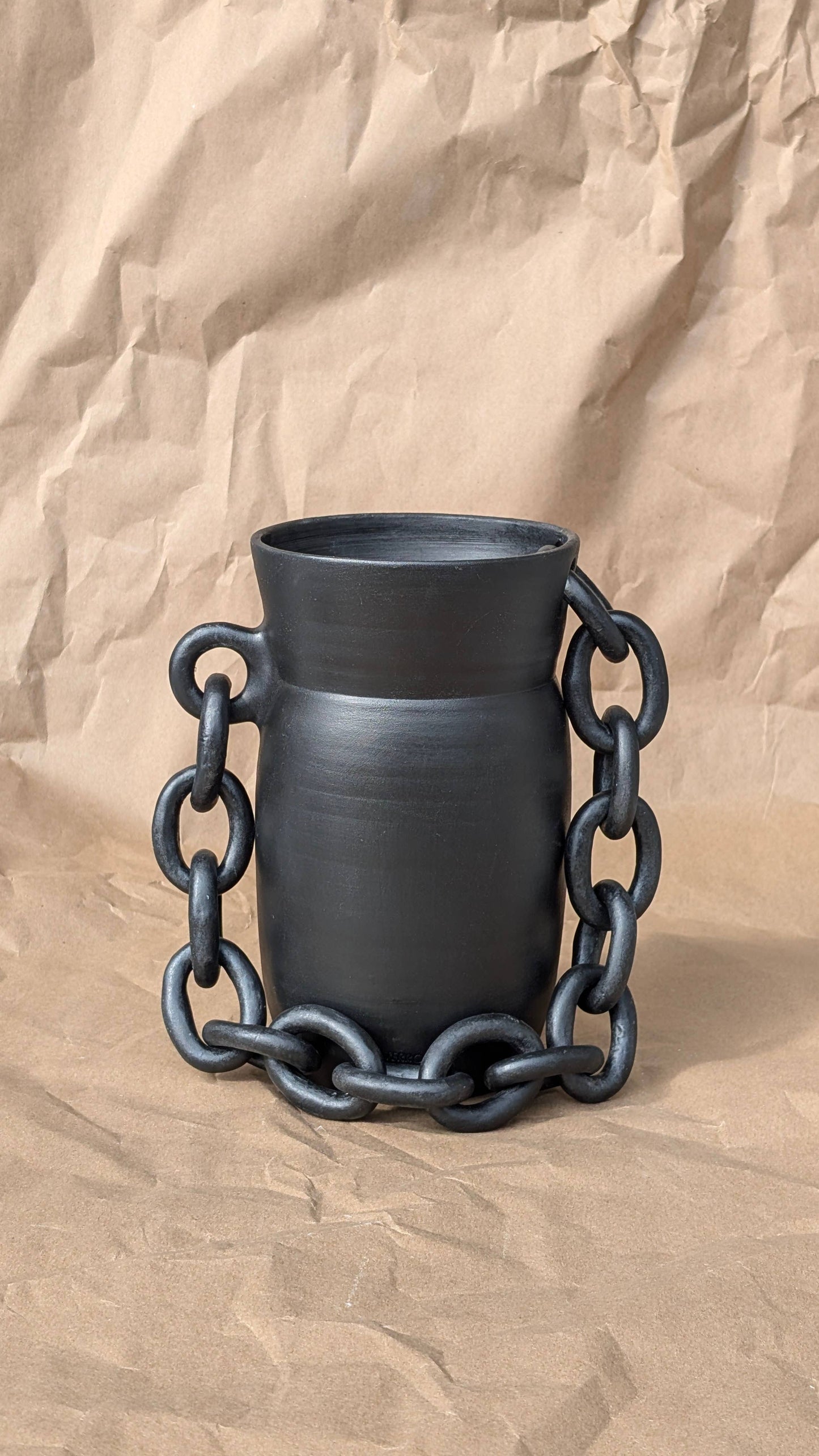 Handmade vase with a chain | Black Ceramic Chain Vase