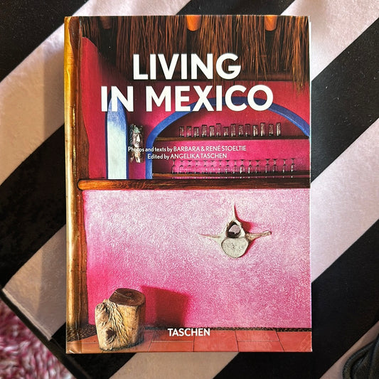 Living in Mexico. 40th Ed.