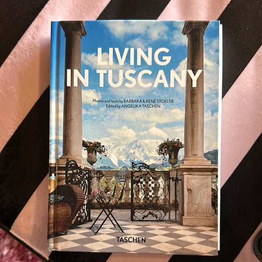 Living in Tuscany. 40th Ed.