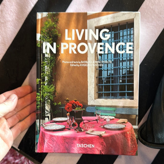 Living in Provence. 40th Ed.